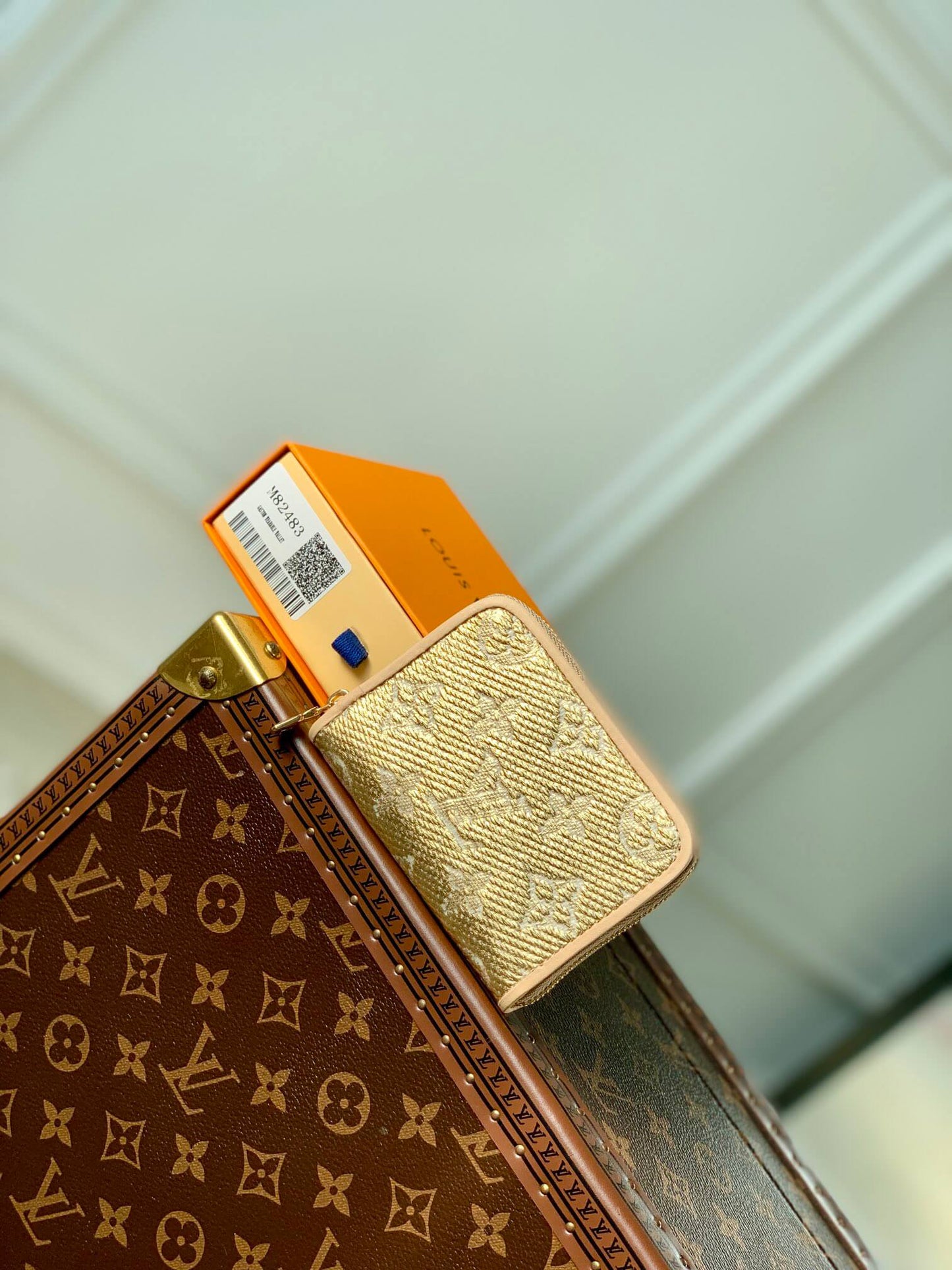m82483 zippy coin perth 11cm monoglam golden
