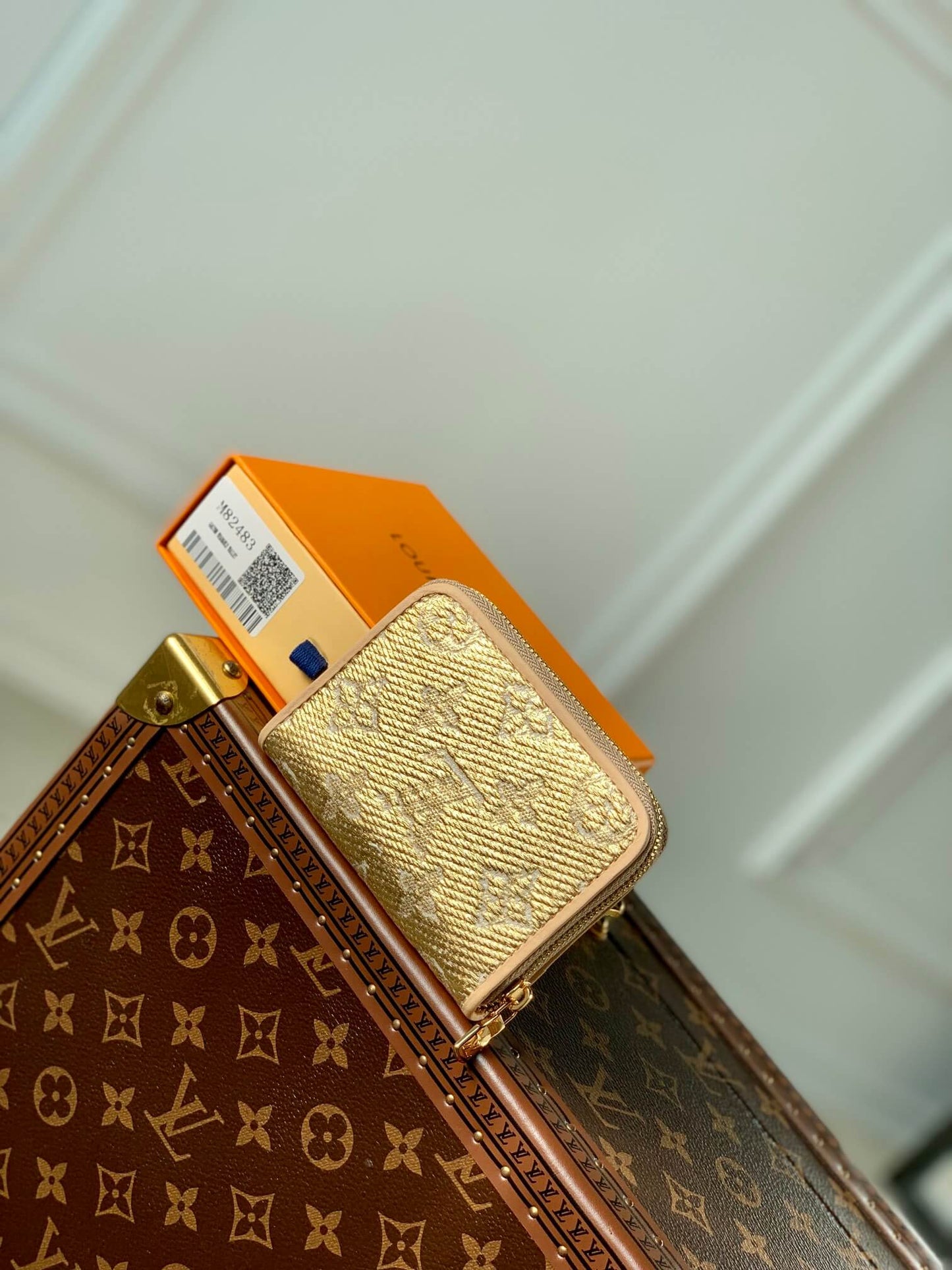 m82483 zippy coin perth 11cm monoglam golden