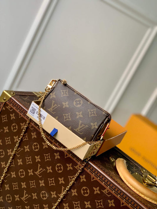 m82510 monogram pochette 15 5cm brown