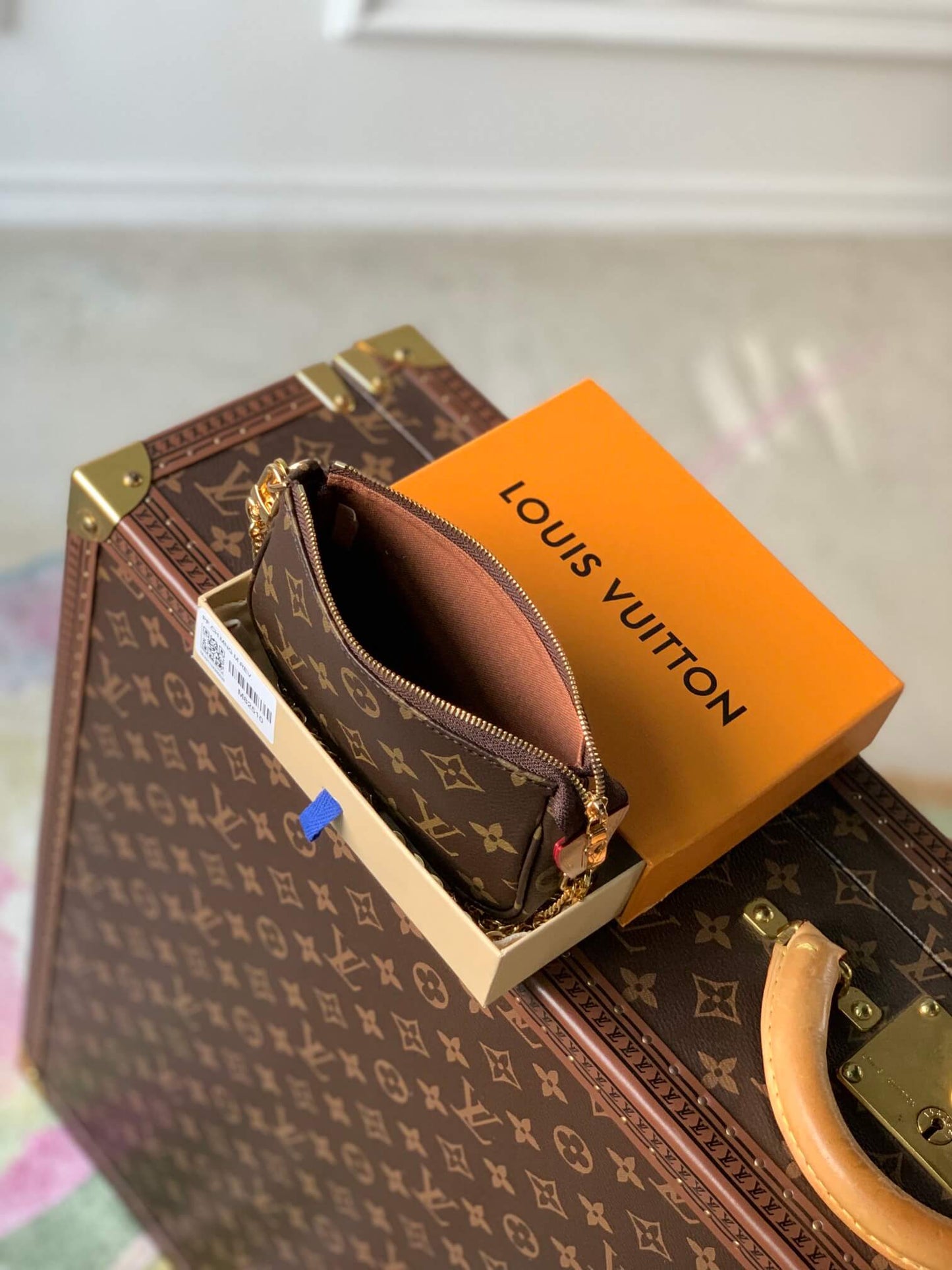 m82510 monogram pochette 15 5cm brown