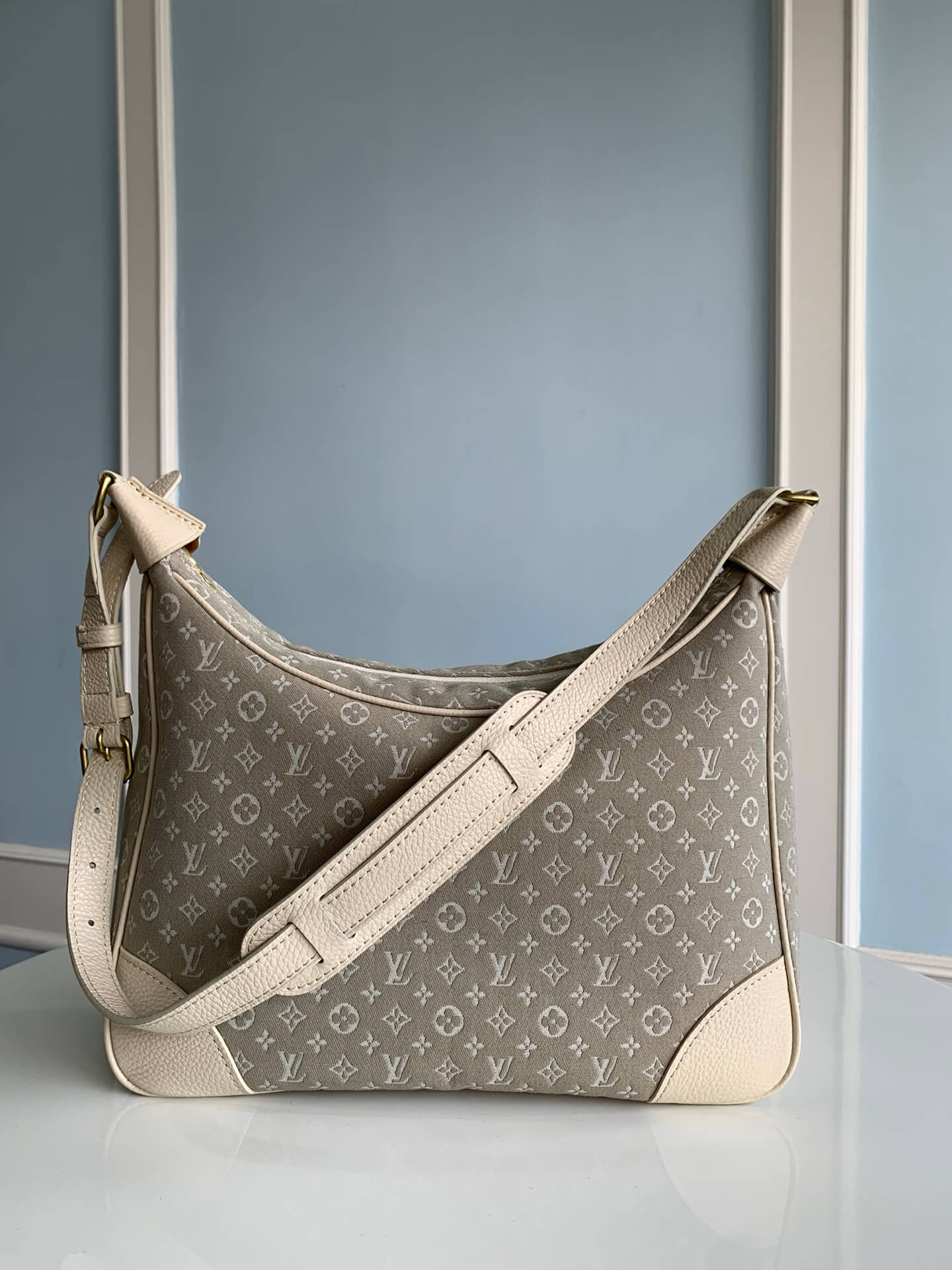 m95225 boulogne monogram unisex shoulder bag grey 19cm