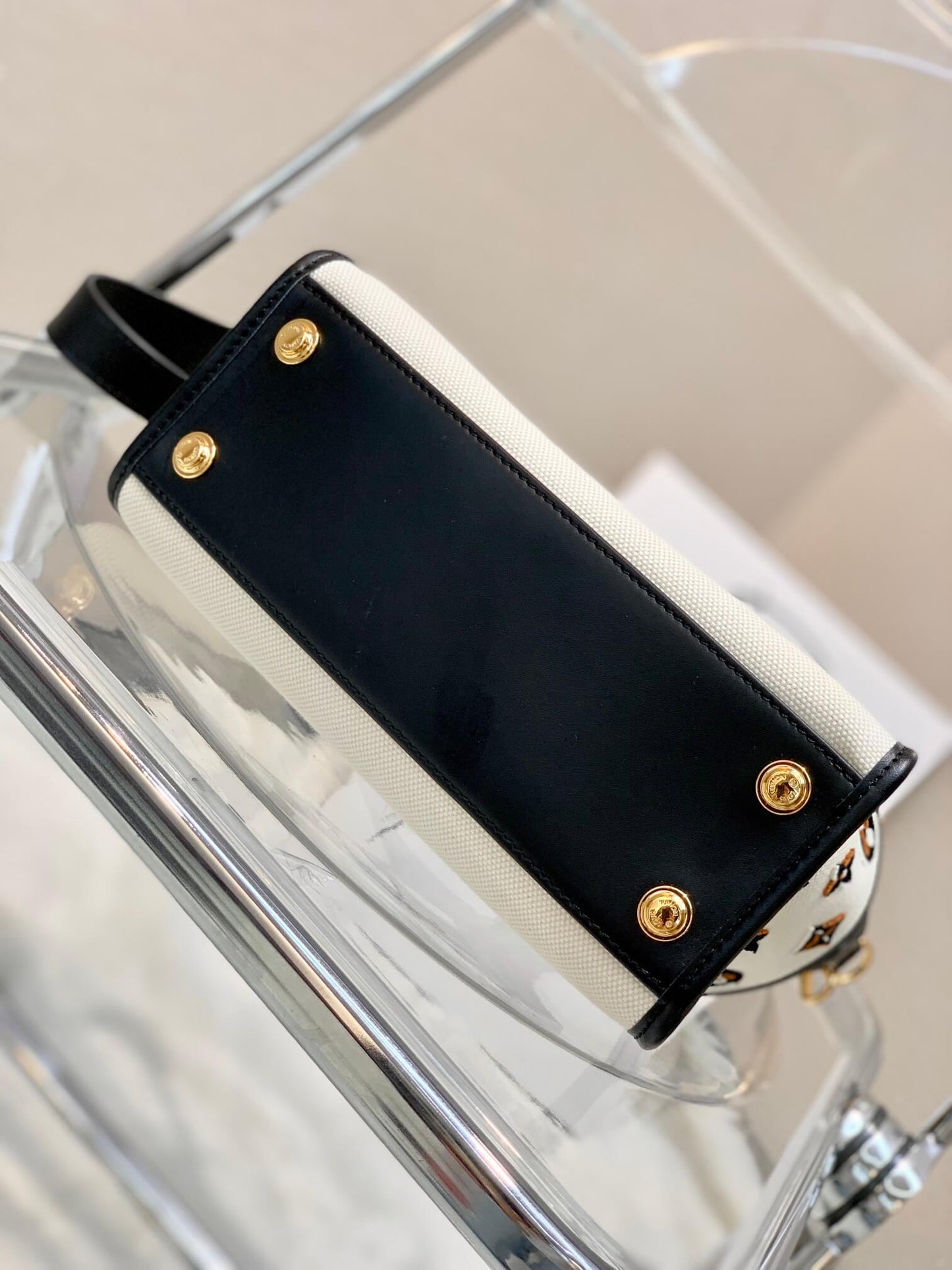 m95505 on my pm side monogram 25cm white black