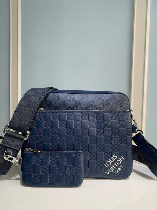 n40438 pochette trio sac plat 25cm cross body bags full leather plaid three piece blue set in addition to the traditional crossbody handbag function it is also equipped with a detachable zipper bag and a zero blue sapphire wallet attached to the strap