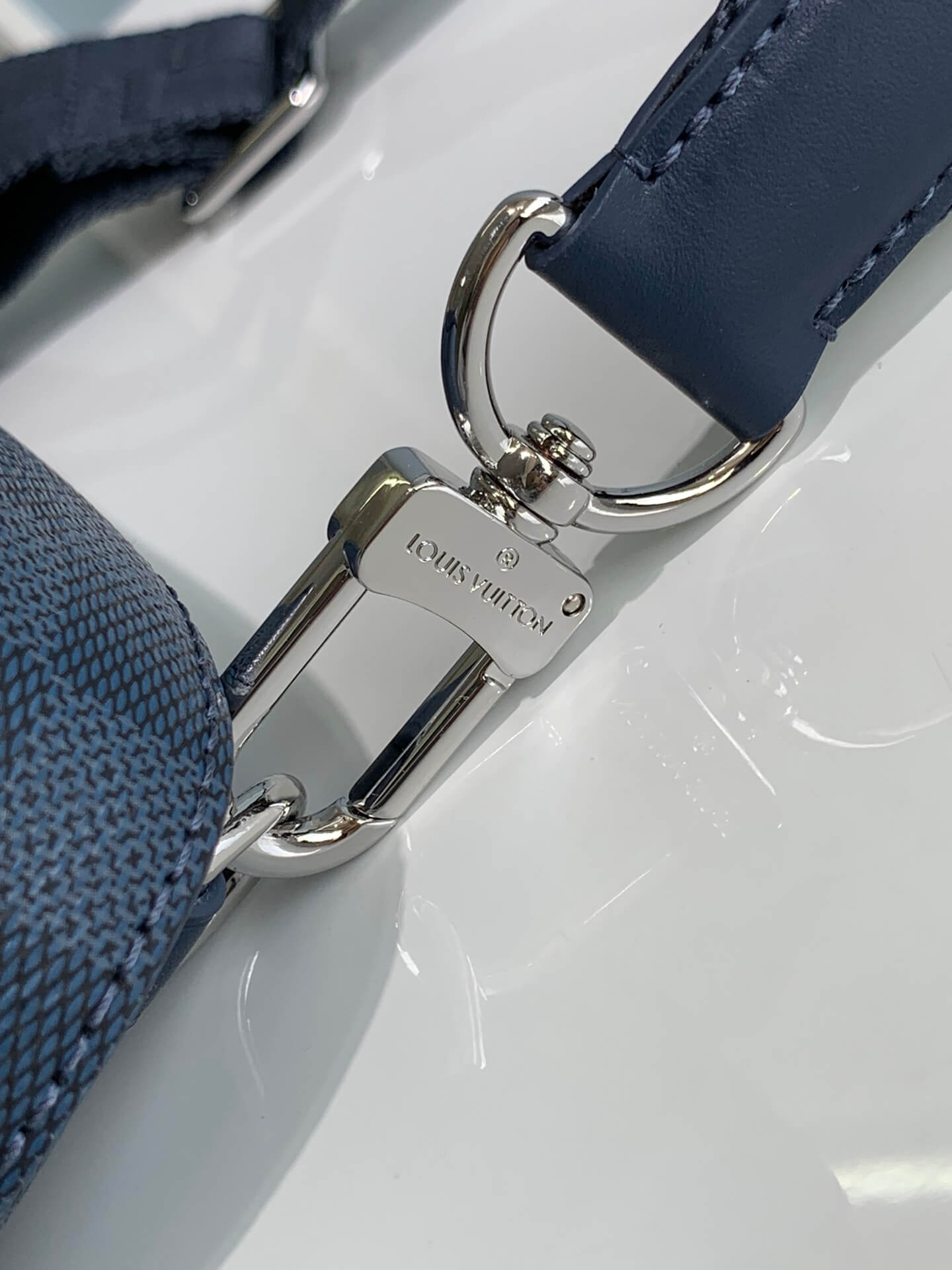 n40439 avenue slingbag damier graphite 20cm blue bumbag