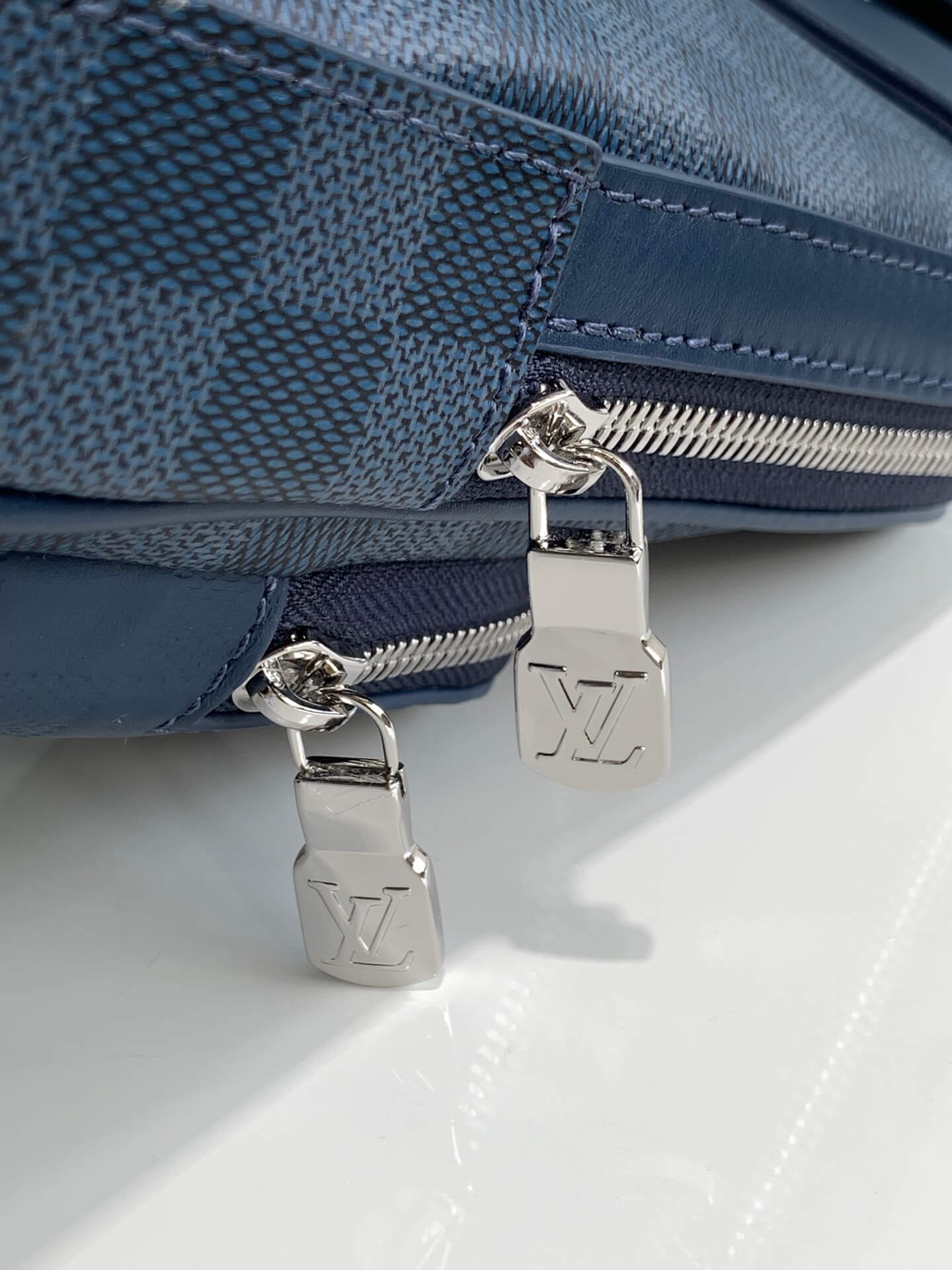 n40439 avenue slingbag damier graphite 20cm blue bumbag