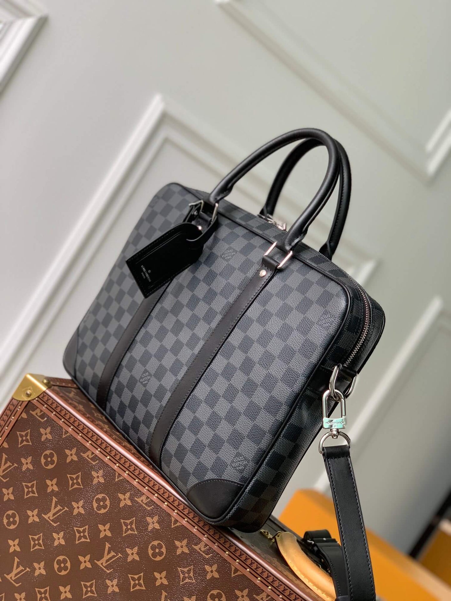 n40445 porte documents voyage pm 36 5cm damier graphite black