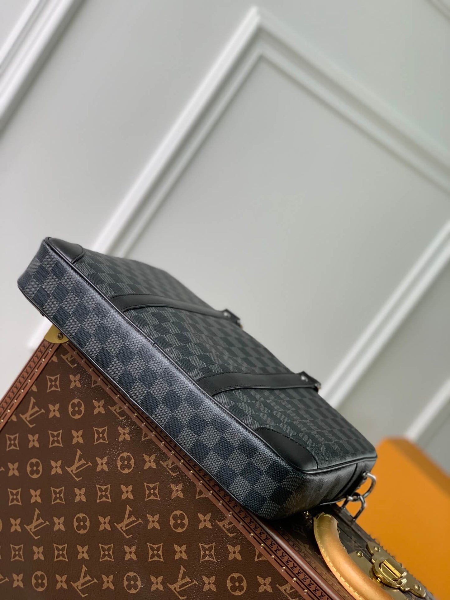 n40445 porte documents voyage pm 36 5cm damier graphite black