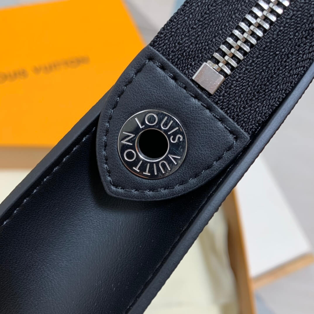 n41696 poche toilette nm mens bag 25cm monogram