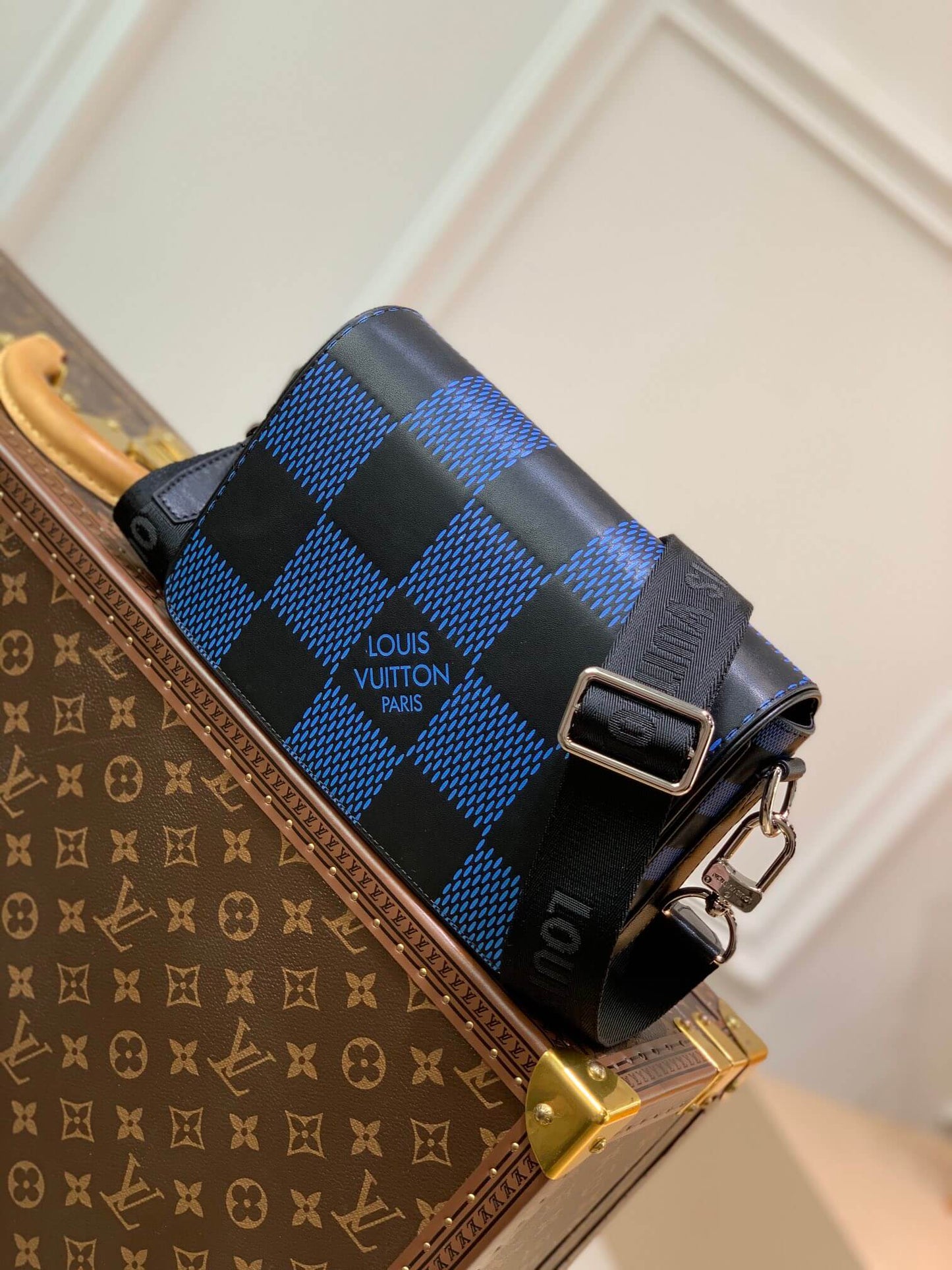 n50037 duo messenger monogram shadow 26cm blue µĸ±±¾