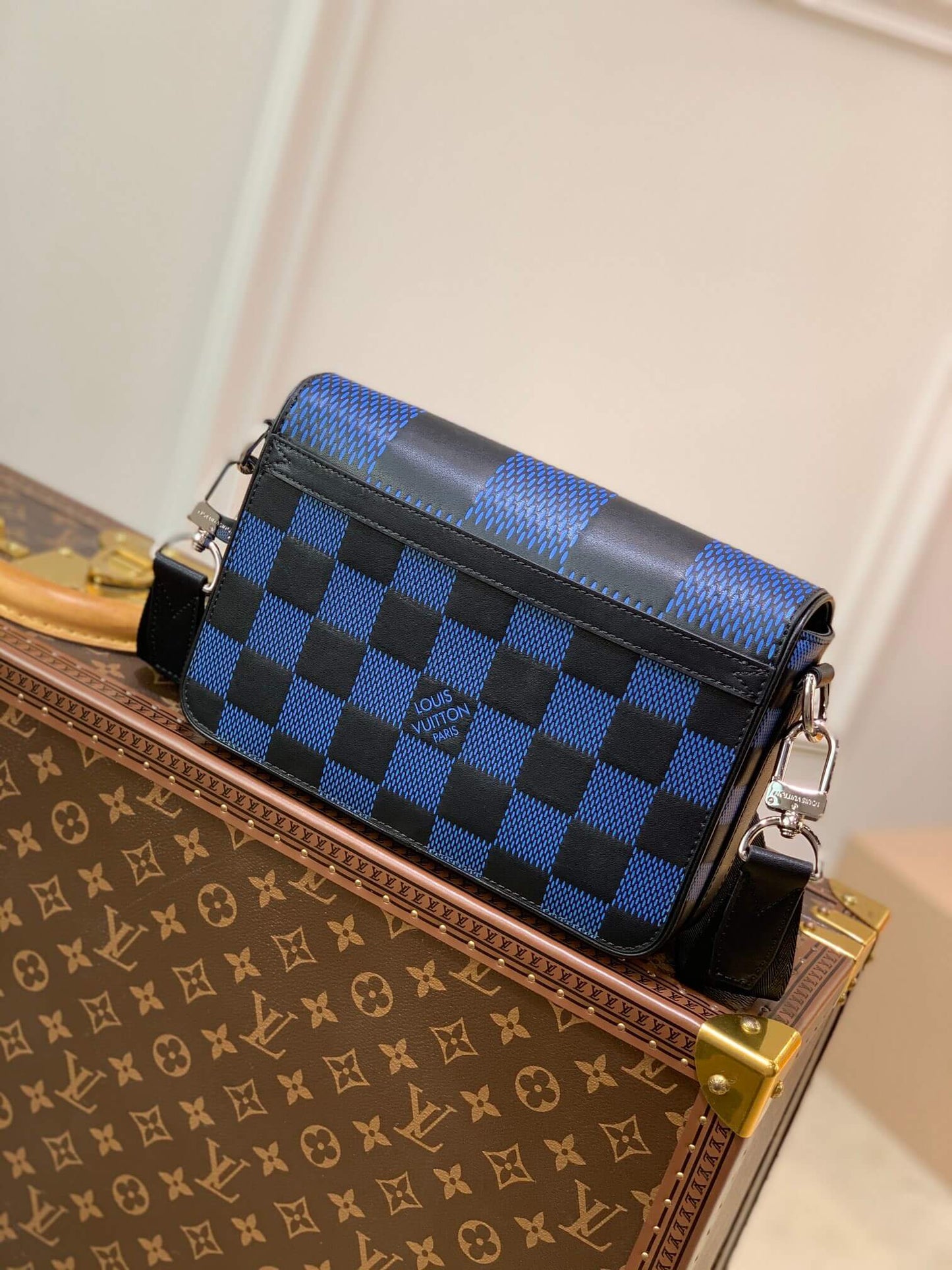 n50037 duo messenger monogram shadow 26cm blue µĸ±±¾