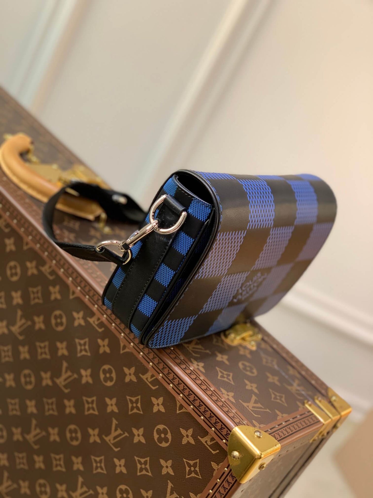 n50037 duo messenger monogram shadow 26cm blue µĸ±±¾