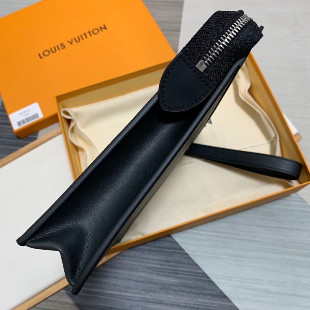 n64612 pochette voyage mens bag 27cm grey monogram