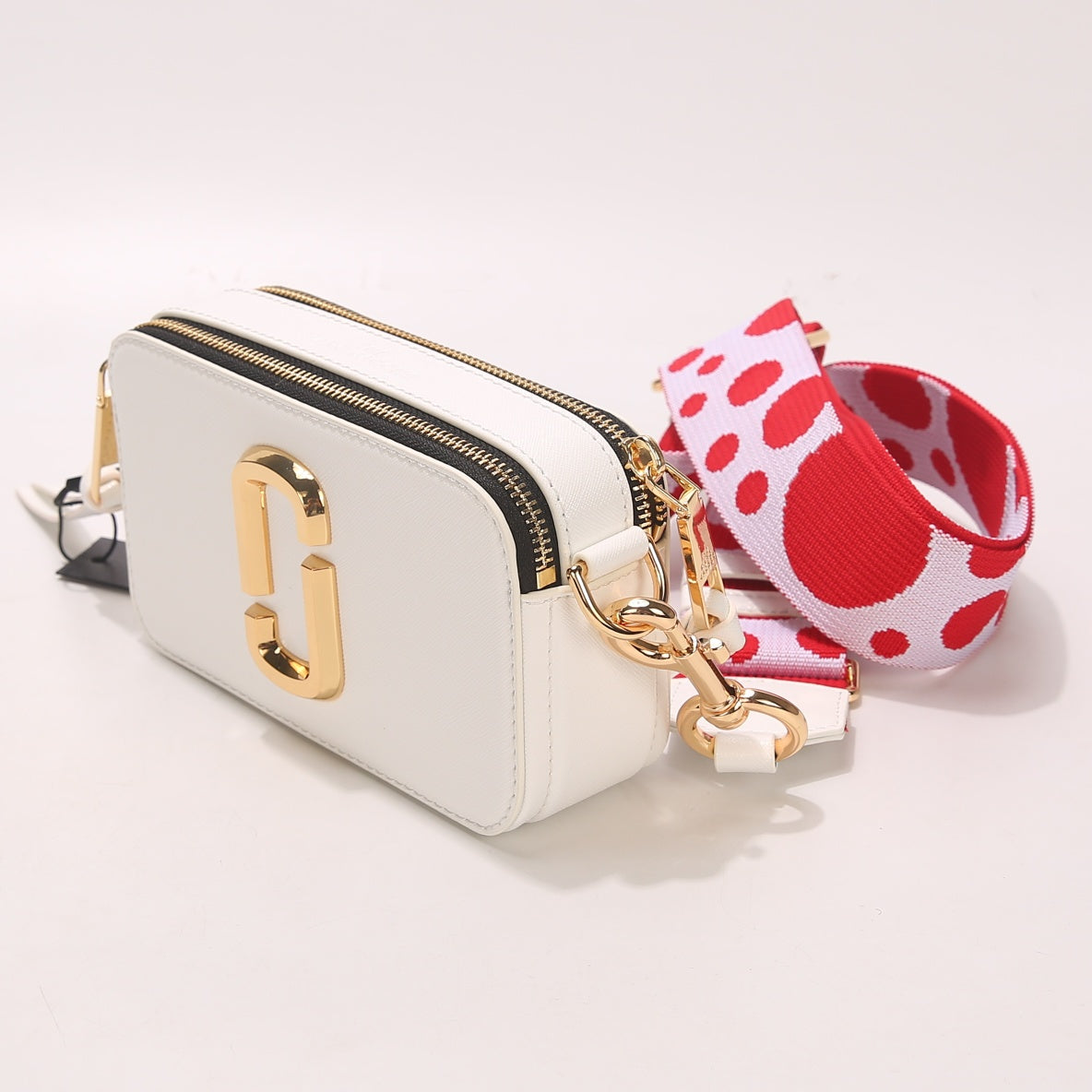 snapshot no120 white red