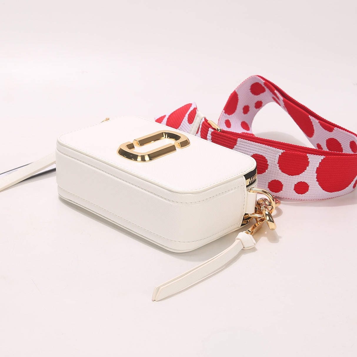 snapshot no120 white red