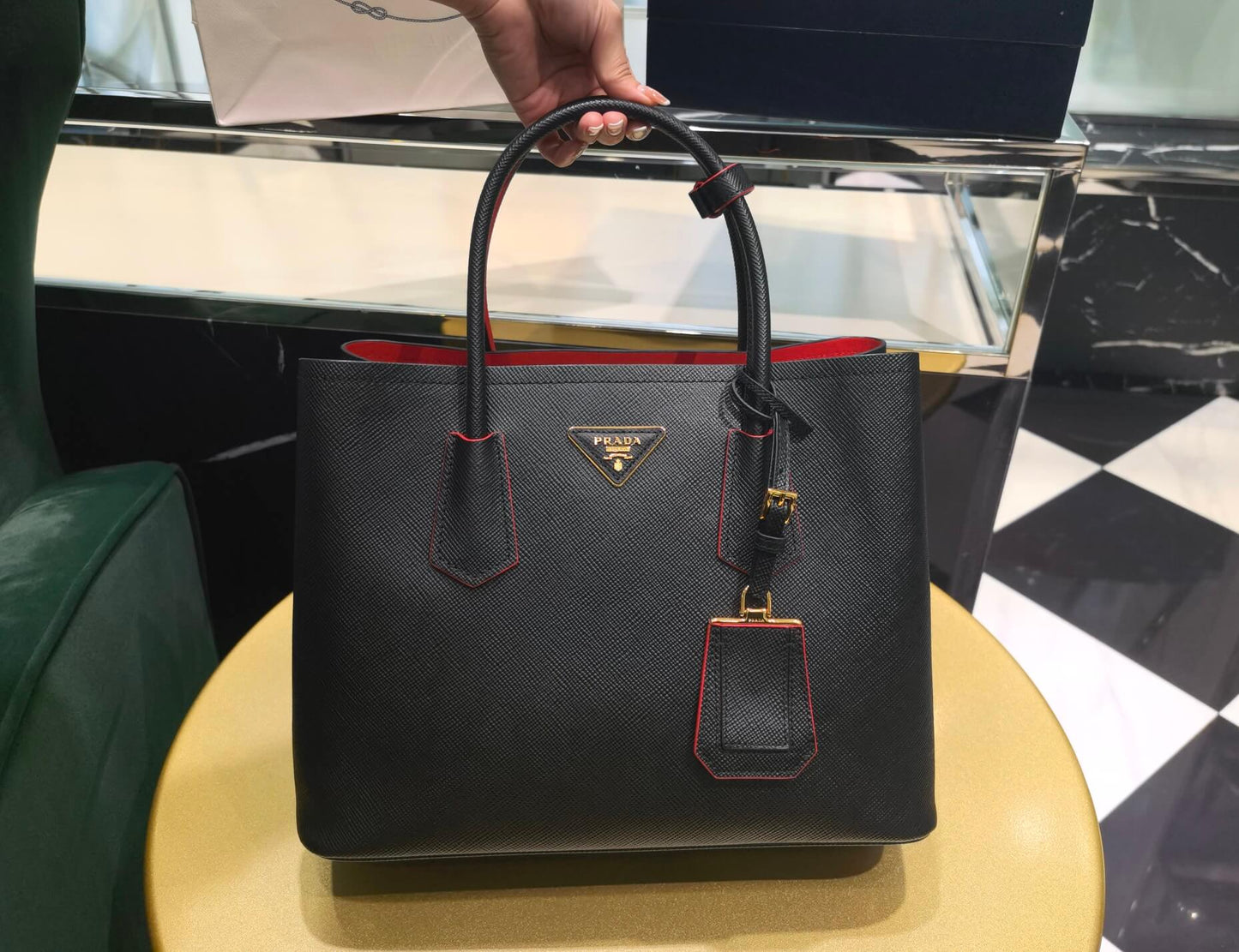 pra 1bg775 double saffiano 33cm black lambskin equipped with double handles detachable shoulder straps and soft sheepskin lining paired with gold accents