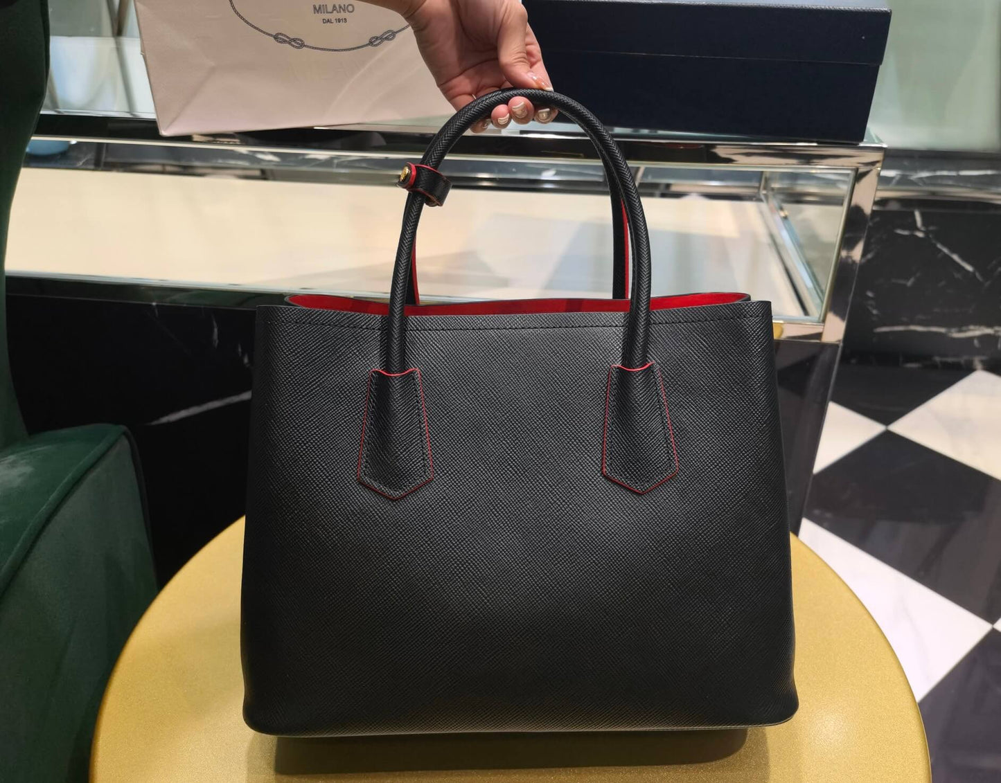 pra 1bg775 double saffiano 33cm black lambskin equipped with double handles detachable shoulder straps and soft sheepskin lining paired with gold accents