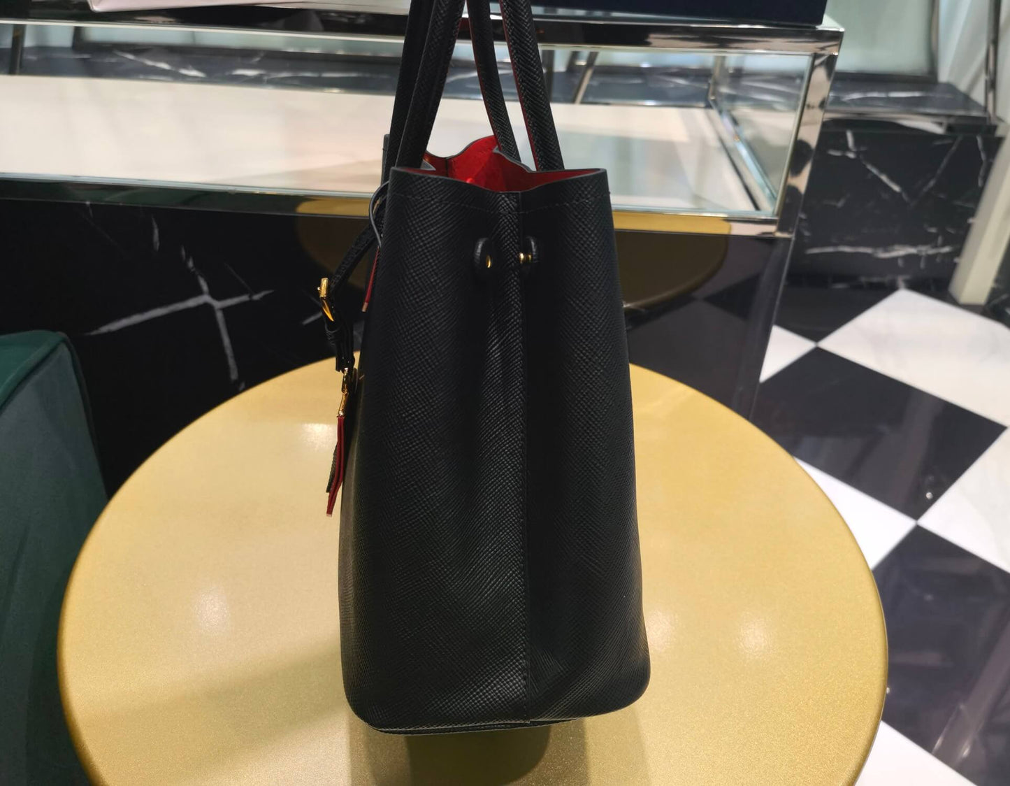 pra 1bg775 double saffiano 33cm black lambskin equipped with double handles detachable shoulder straps and soft sheepskin lining paired with gold accents