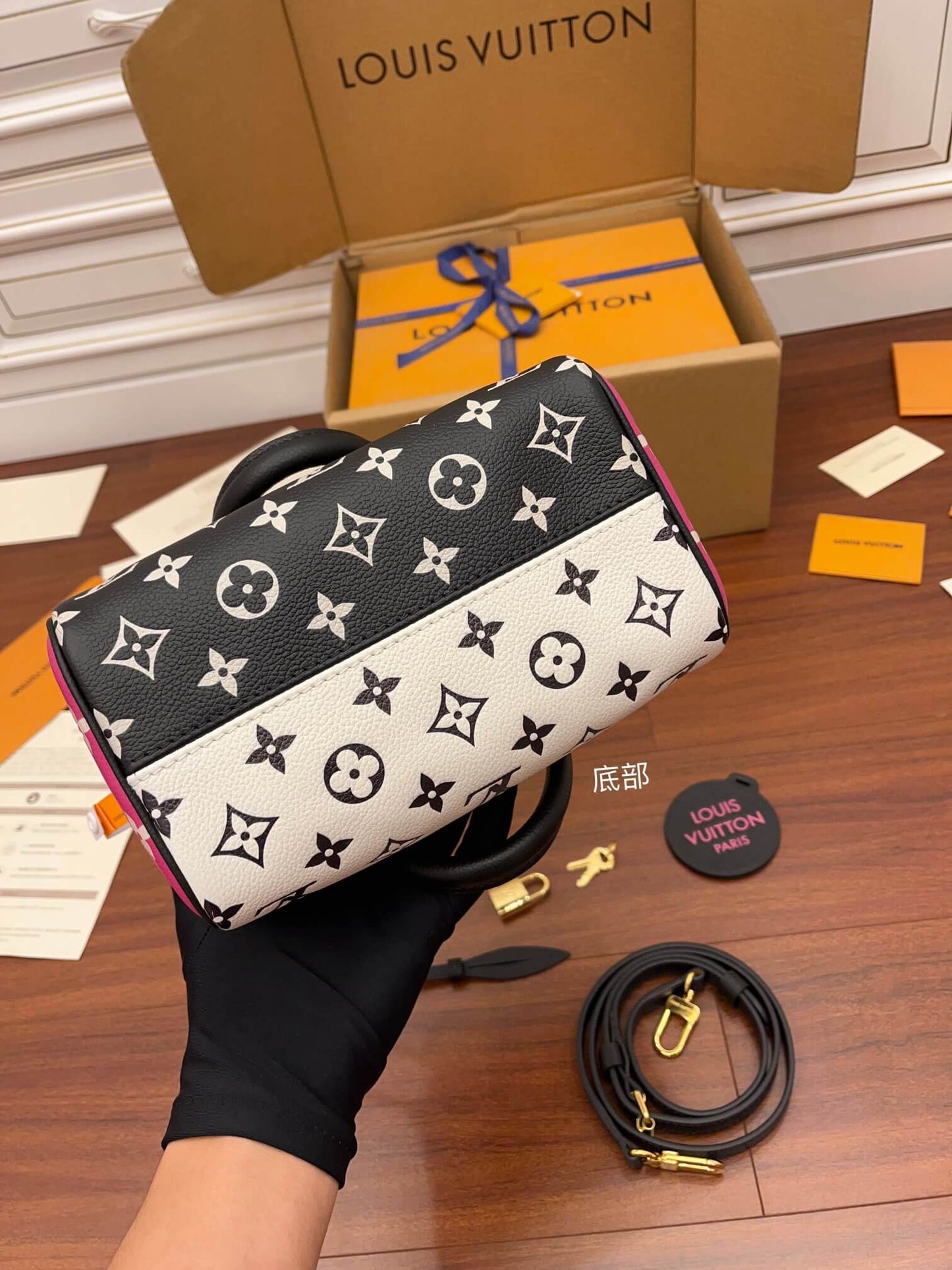 m46088 speedy bandouliere 20 bag