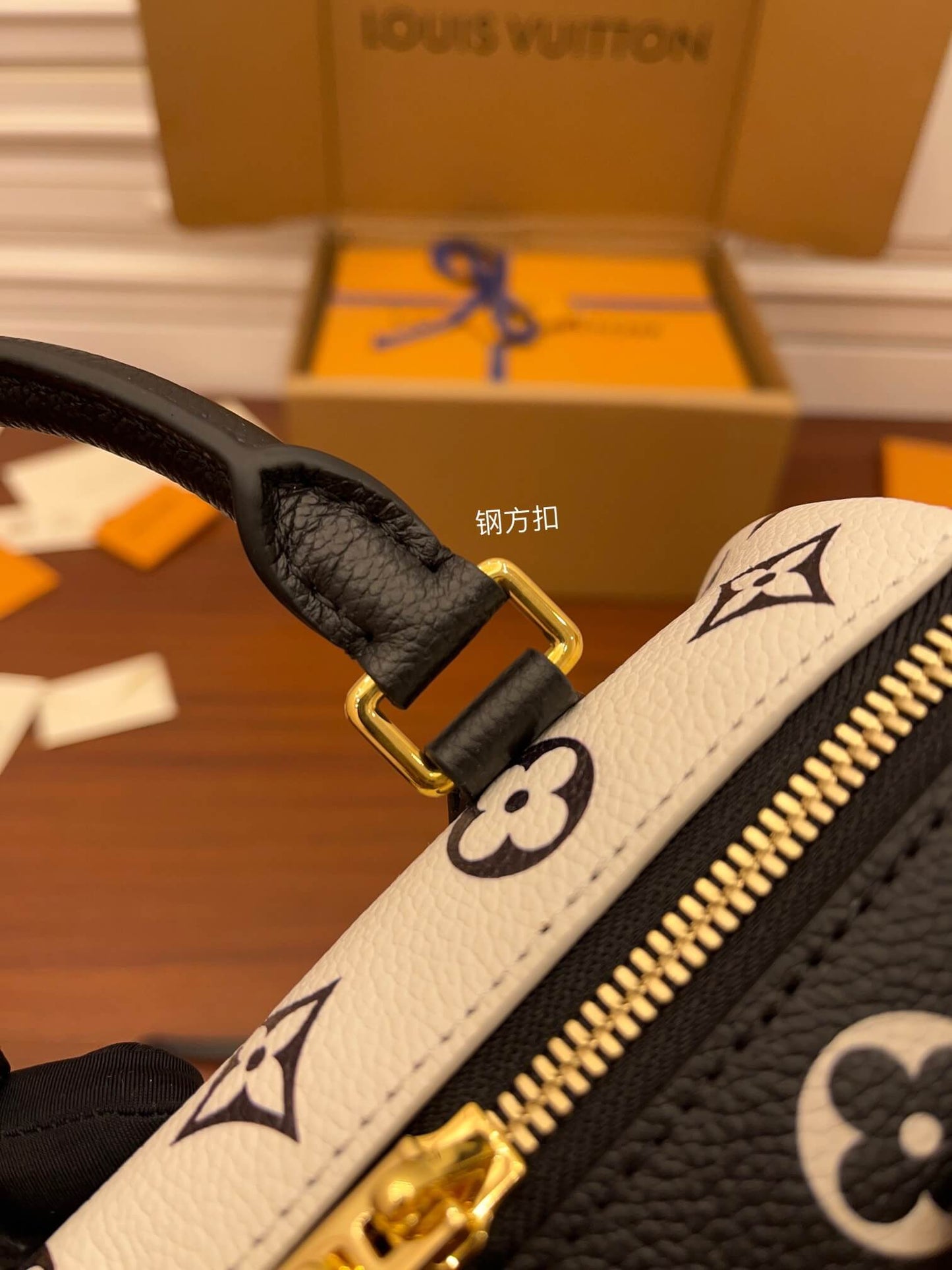 m46088 speedy bandouliere 20 bag