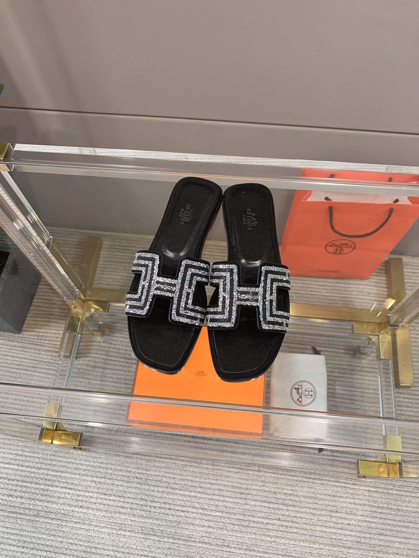 hm3599725 slipper brown grey white 1