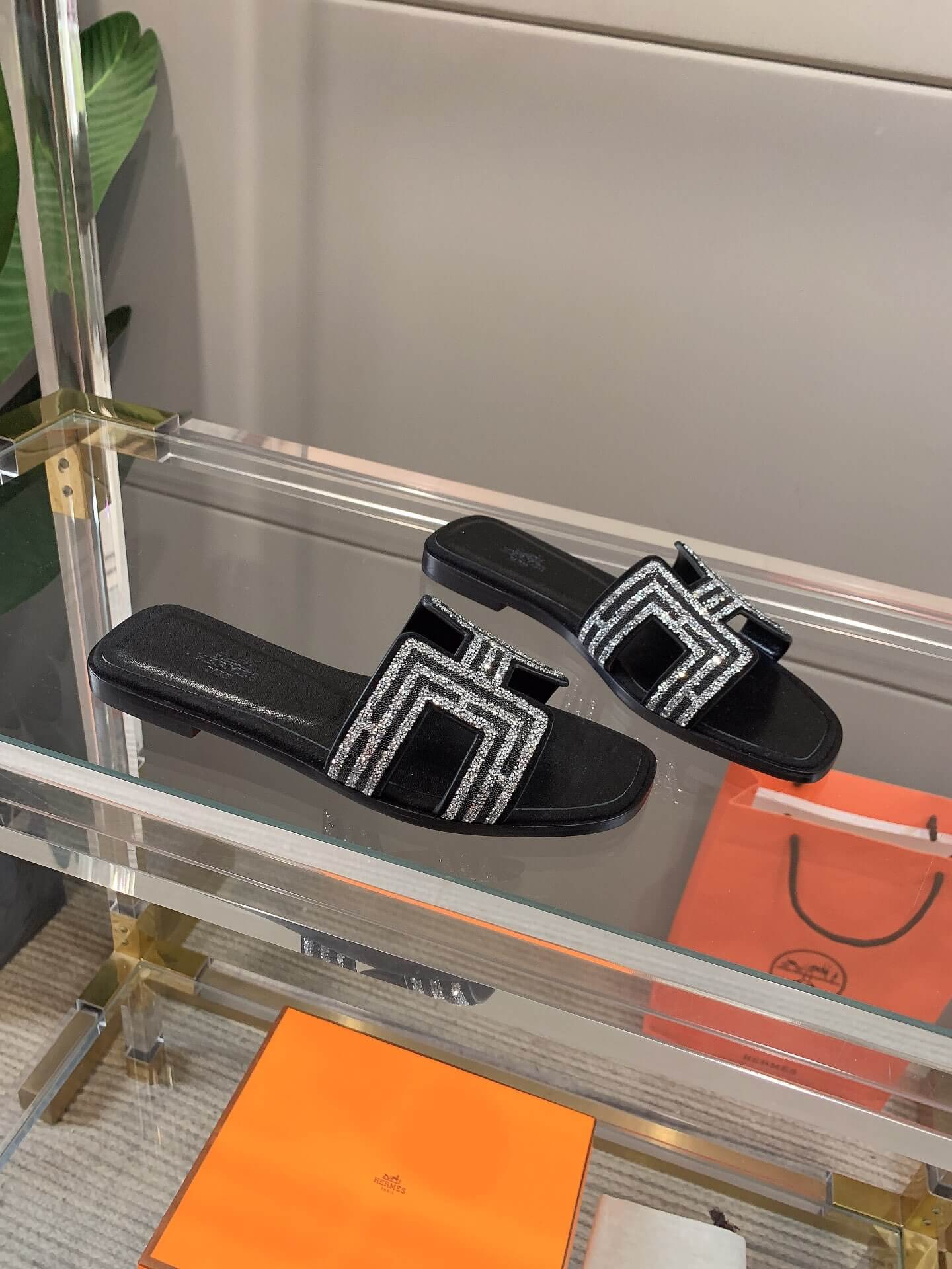 hm3599725 slipper brown grey white 1