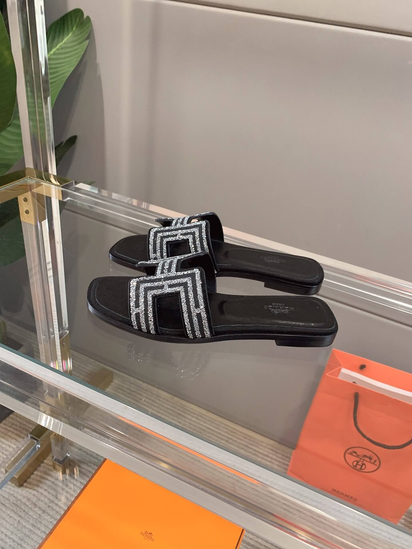 hm3599725 slipper brown grey white 1