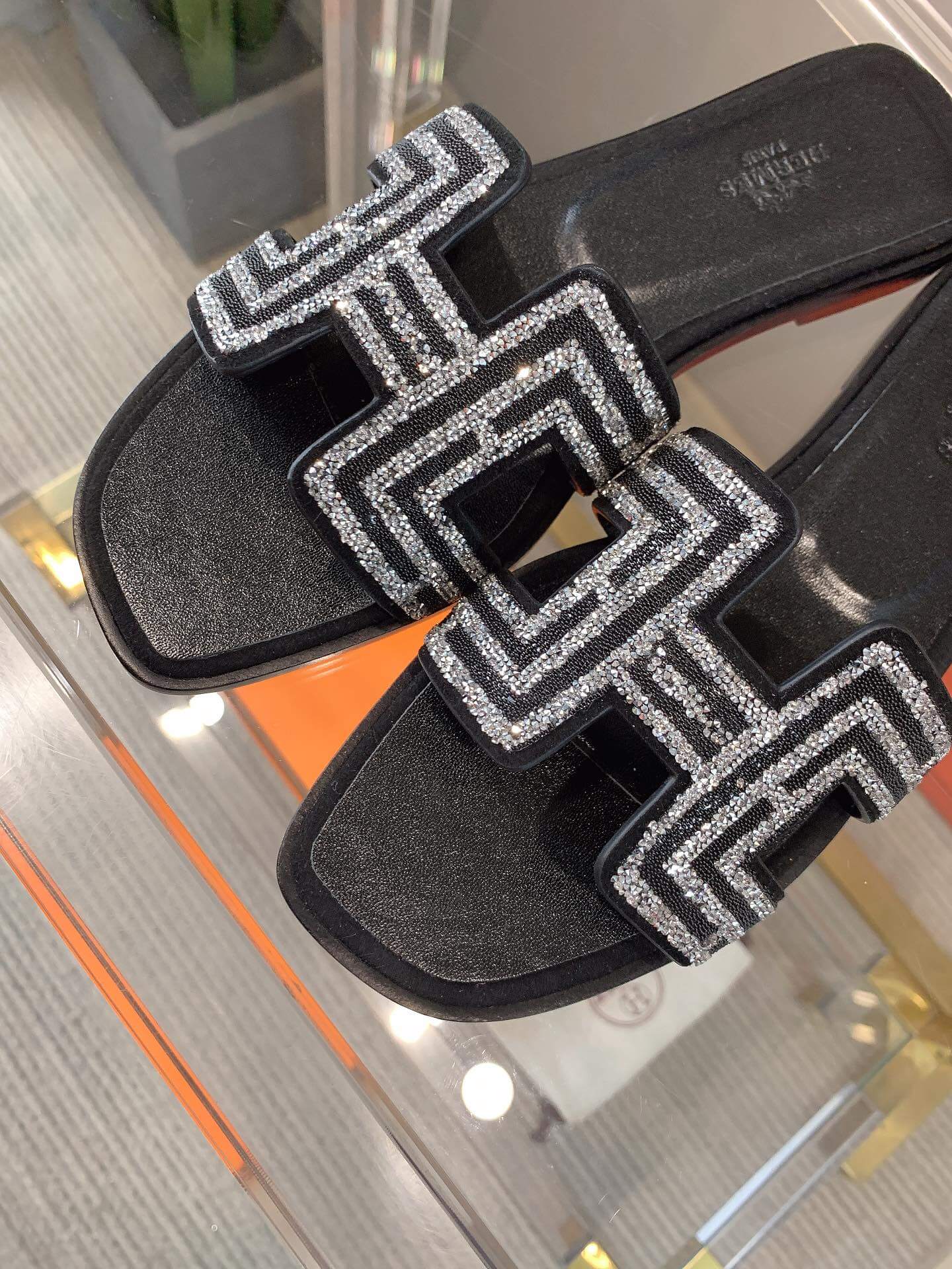 hm3599725 slipper brown grey white 1