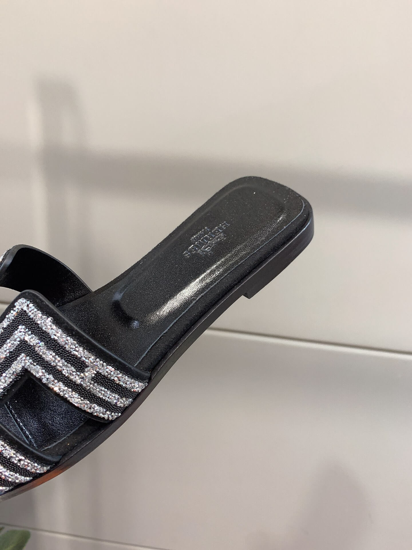 hm3599725 slipper brown grey white 1