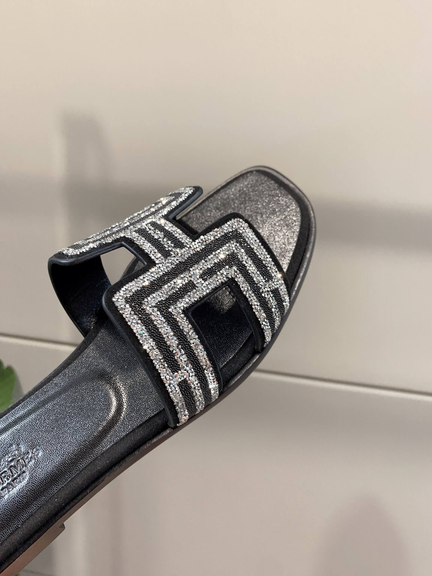 hm3599725 slipper brown grey white 1