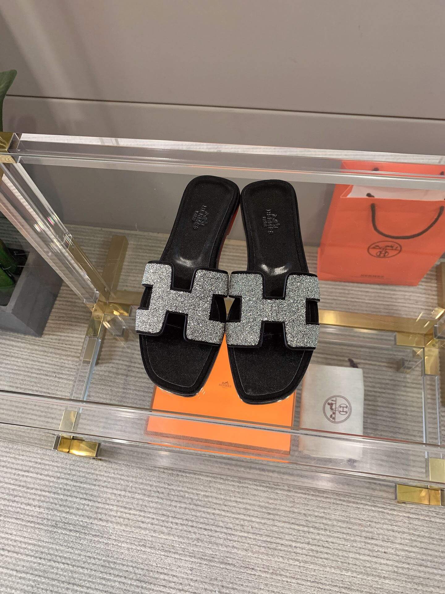 hm3599725 slipper brown grey white 1