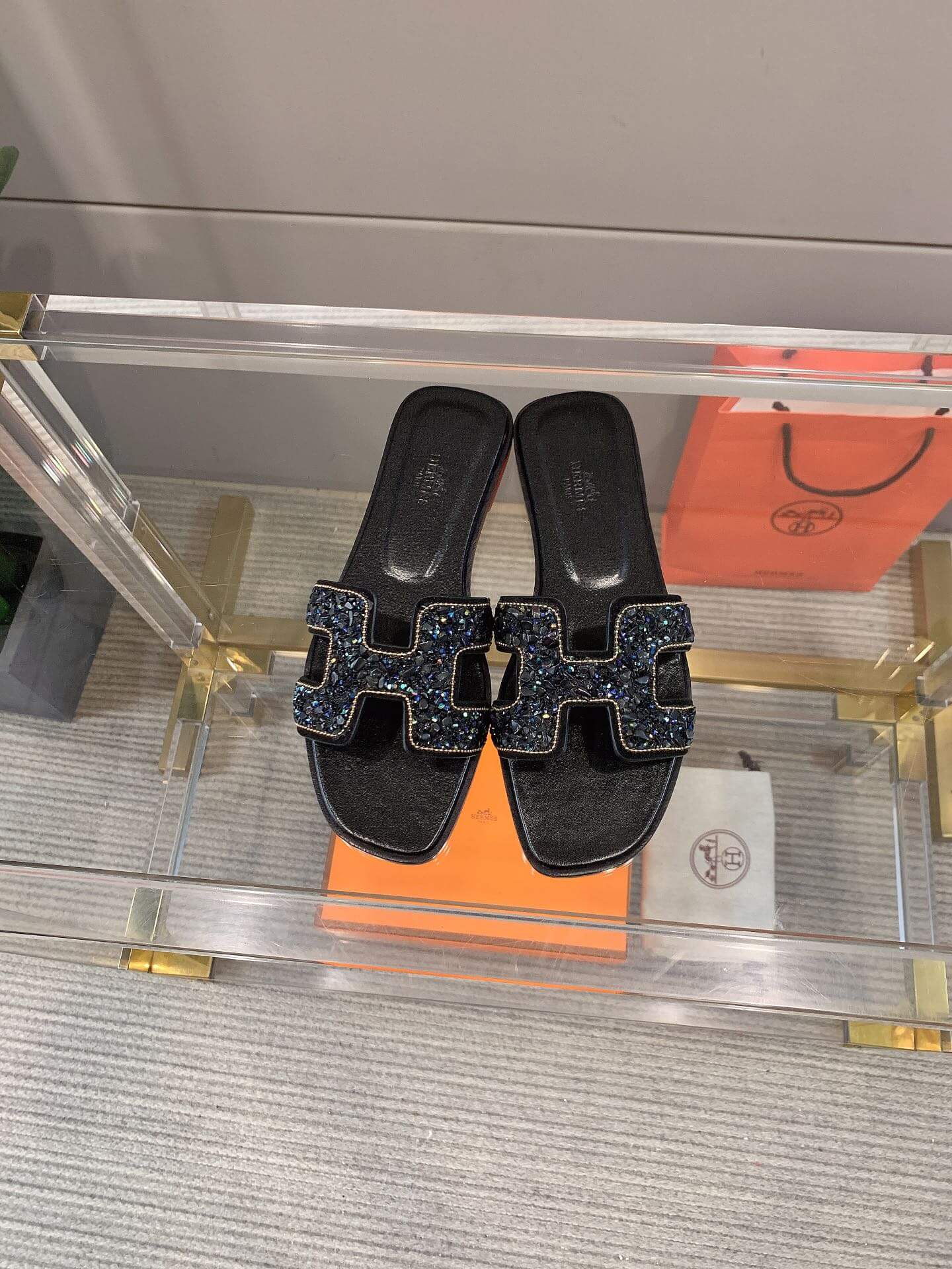 hm3599725 slipper brown grey white 1