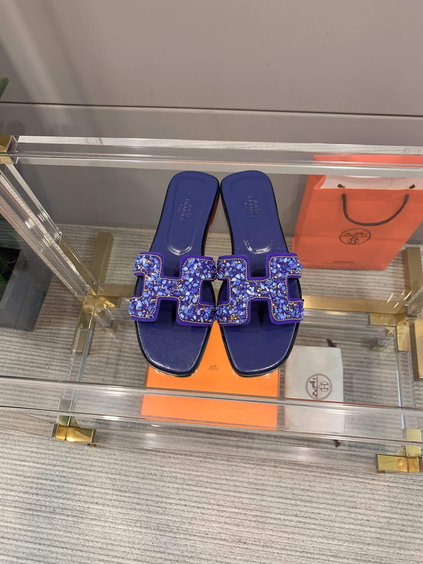 hm3599725 slipper brown grey white 1