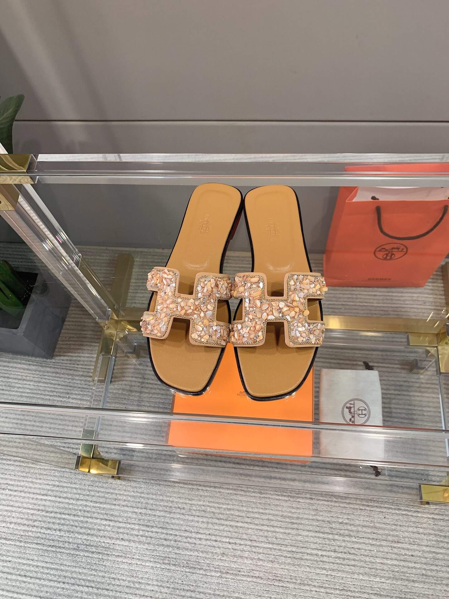 hm3599725 slipper brown grey white 1