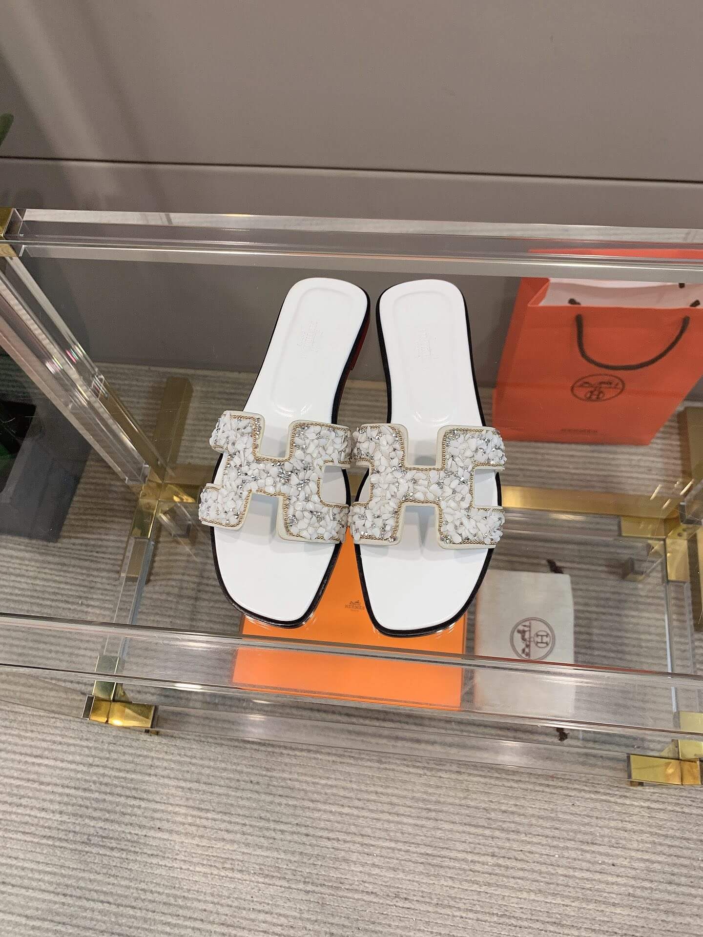 hm3599725 slipper brown grey white 1