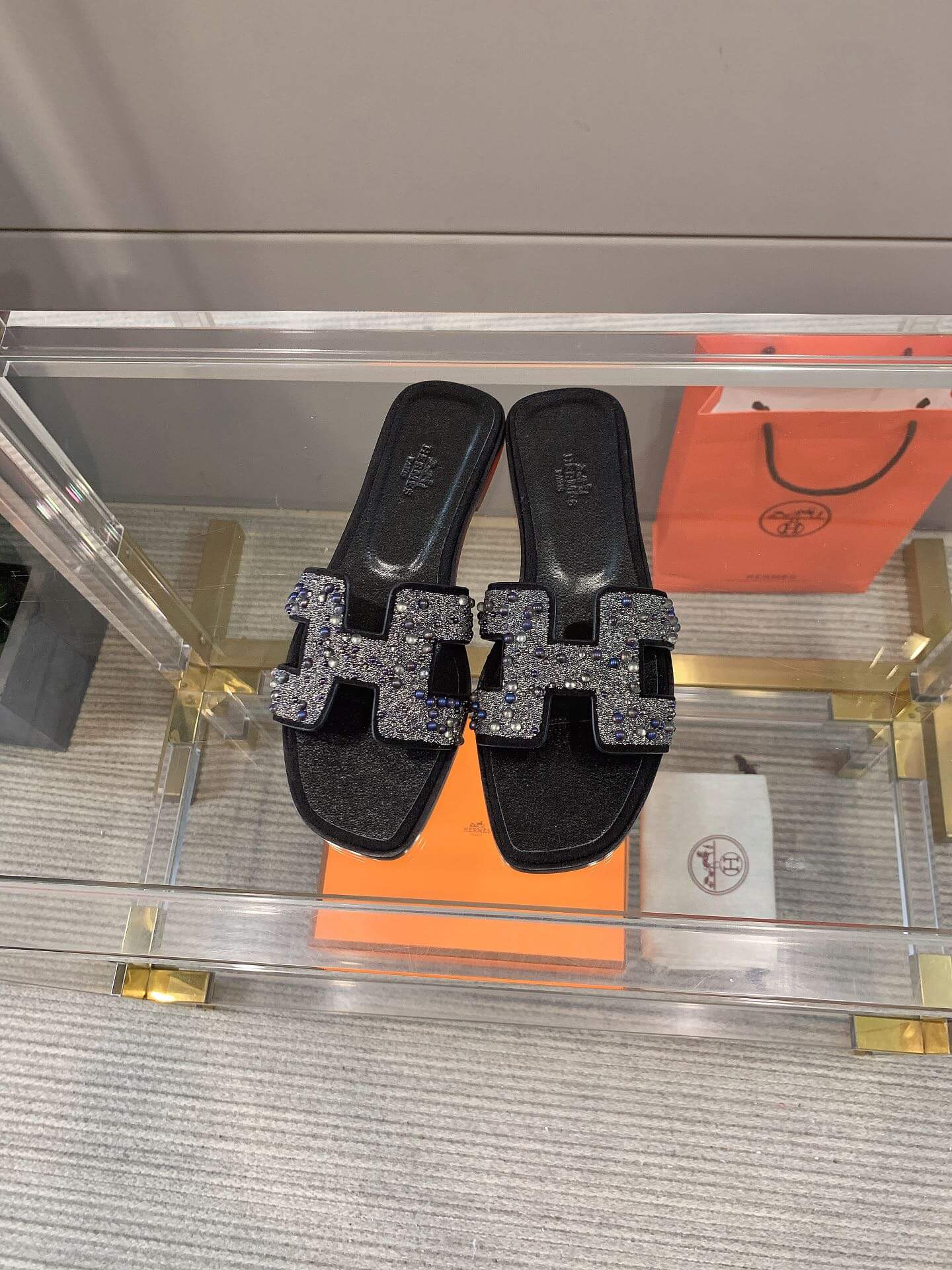 hm3599725 slipper brown grey white 1