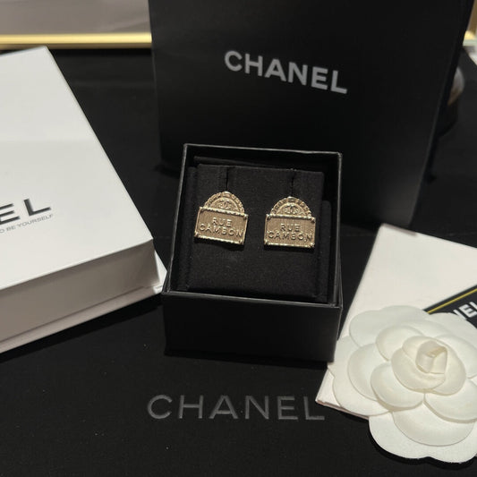 earrings gold women outfit in summer