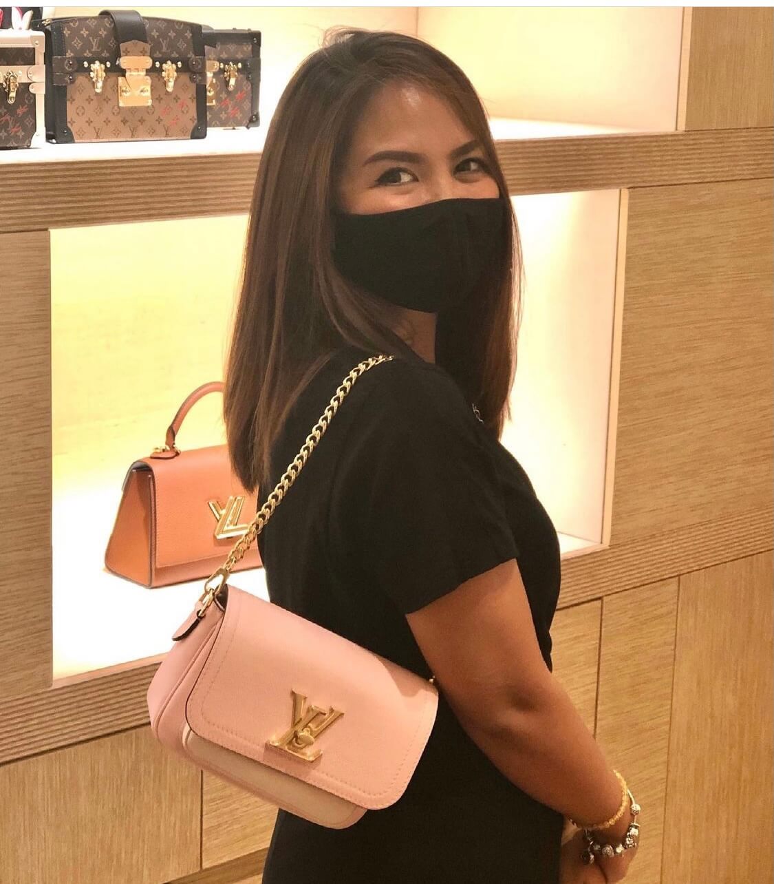 m58555 lockme tender shoulder bag cross body bags pink lambskin