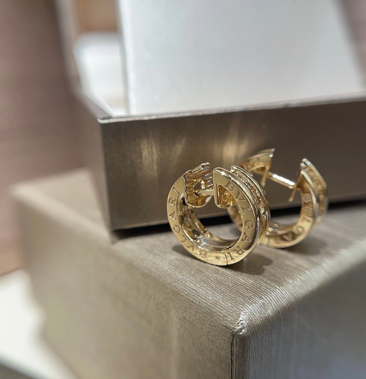 bulgari circle gold letter earrings with high grade ehc42 design sense