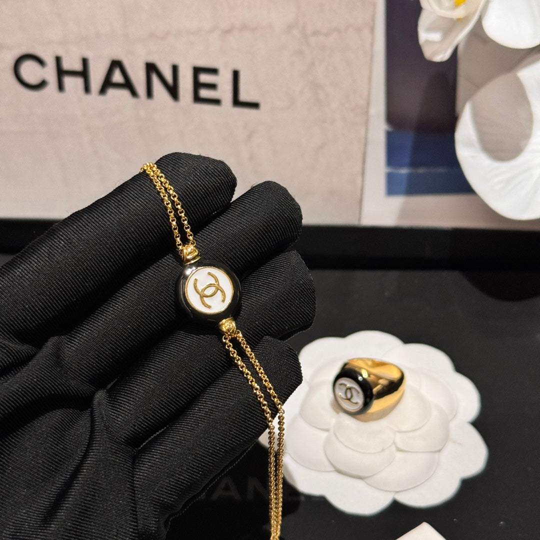 Chanel Casual Versatile Round Black and White Enamel Bracelet SLC16