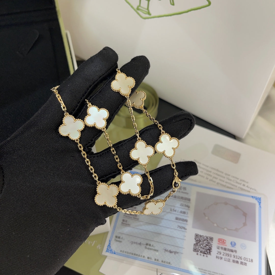 Luxury and Versatile Four Leaf Lucky Bracelet SLC17