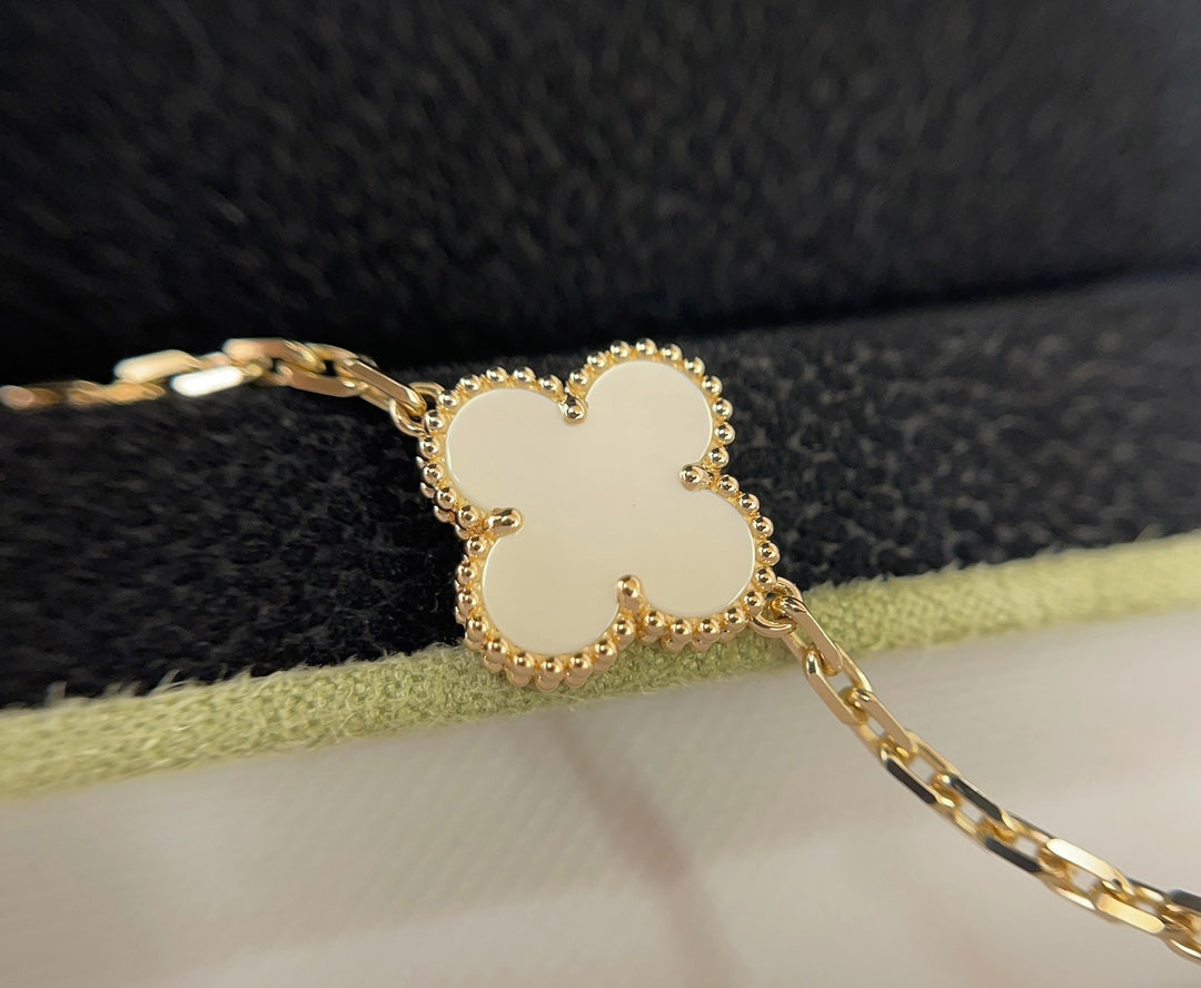 Luxury and Versatile Four Leaf Lucky Bracelet SLC17