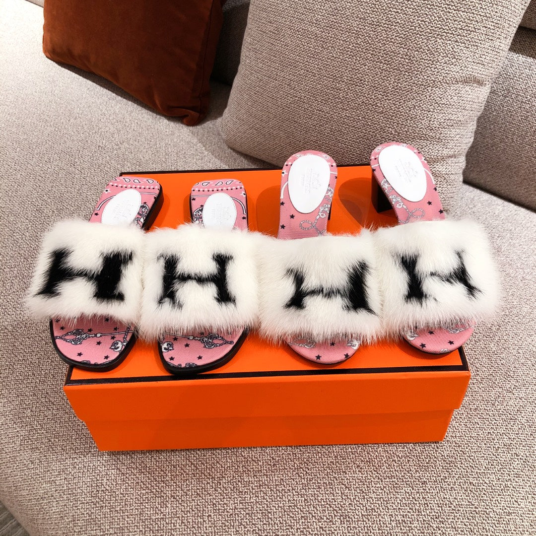 2024 Summer New Mink Hair Slippers Women's Thick Heels for External Wearing Slippers Fashion Flat Bottom Versatile Plush Slippers XZH31