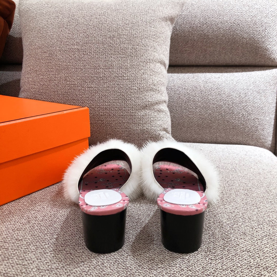 2024 Summer New Mink Hair Slippers Women's Thick Heels for External Wearing Slippers Fashion Flat Bottom Versatile Plush Slippers XZH31