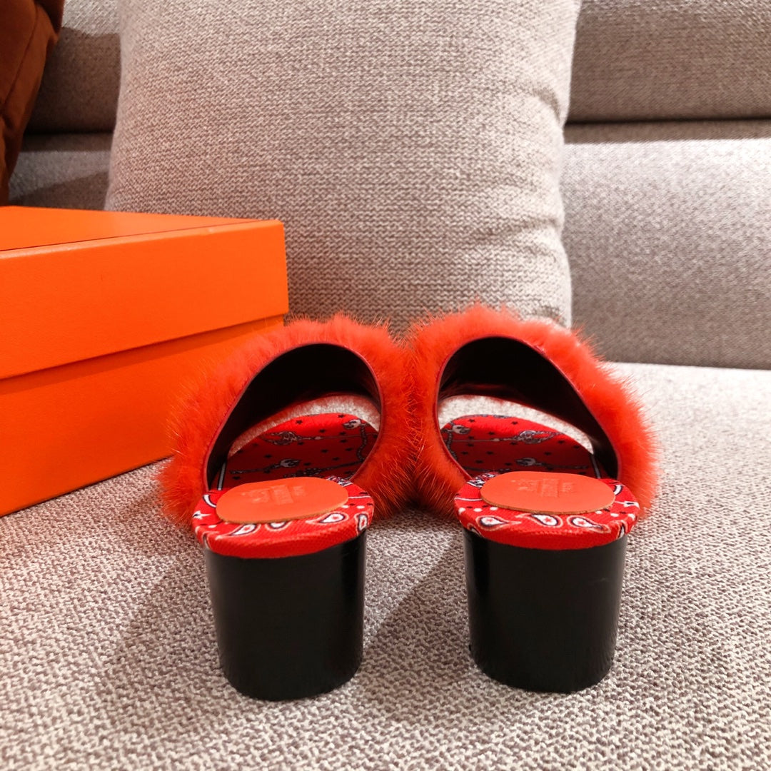 2024 Summer New Mink Hair Slippers Women's Thick Heels for External Wearing Slippers Fashion Flat Bottom Versatile Plush Slippers XZH32