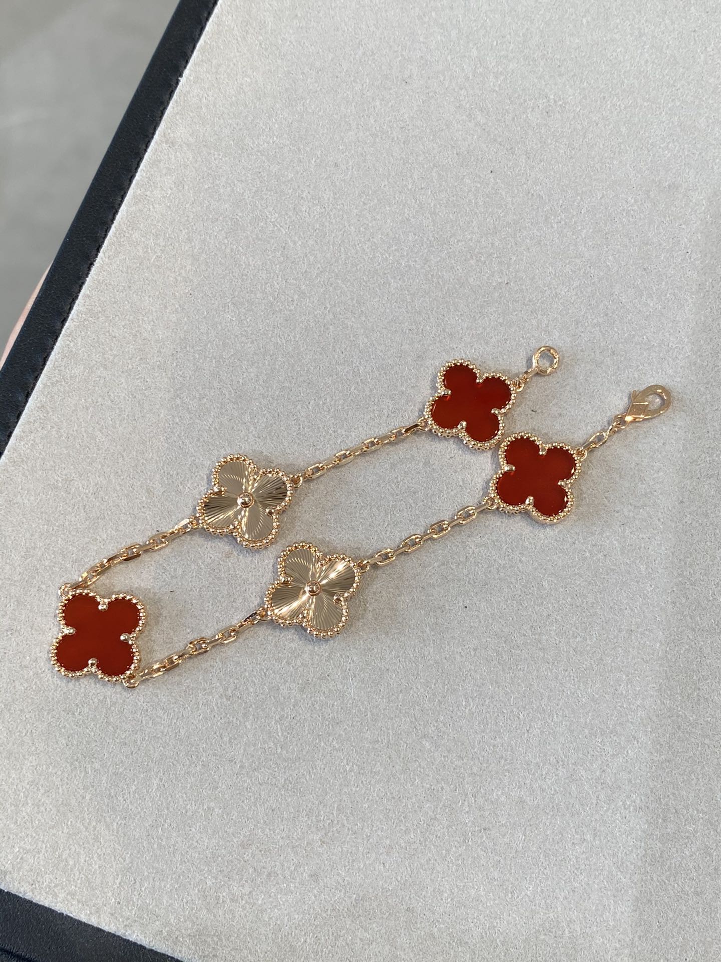 Red Clover Five Flower Rose Gold Light Luxury Bracelet SLA20