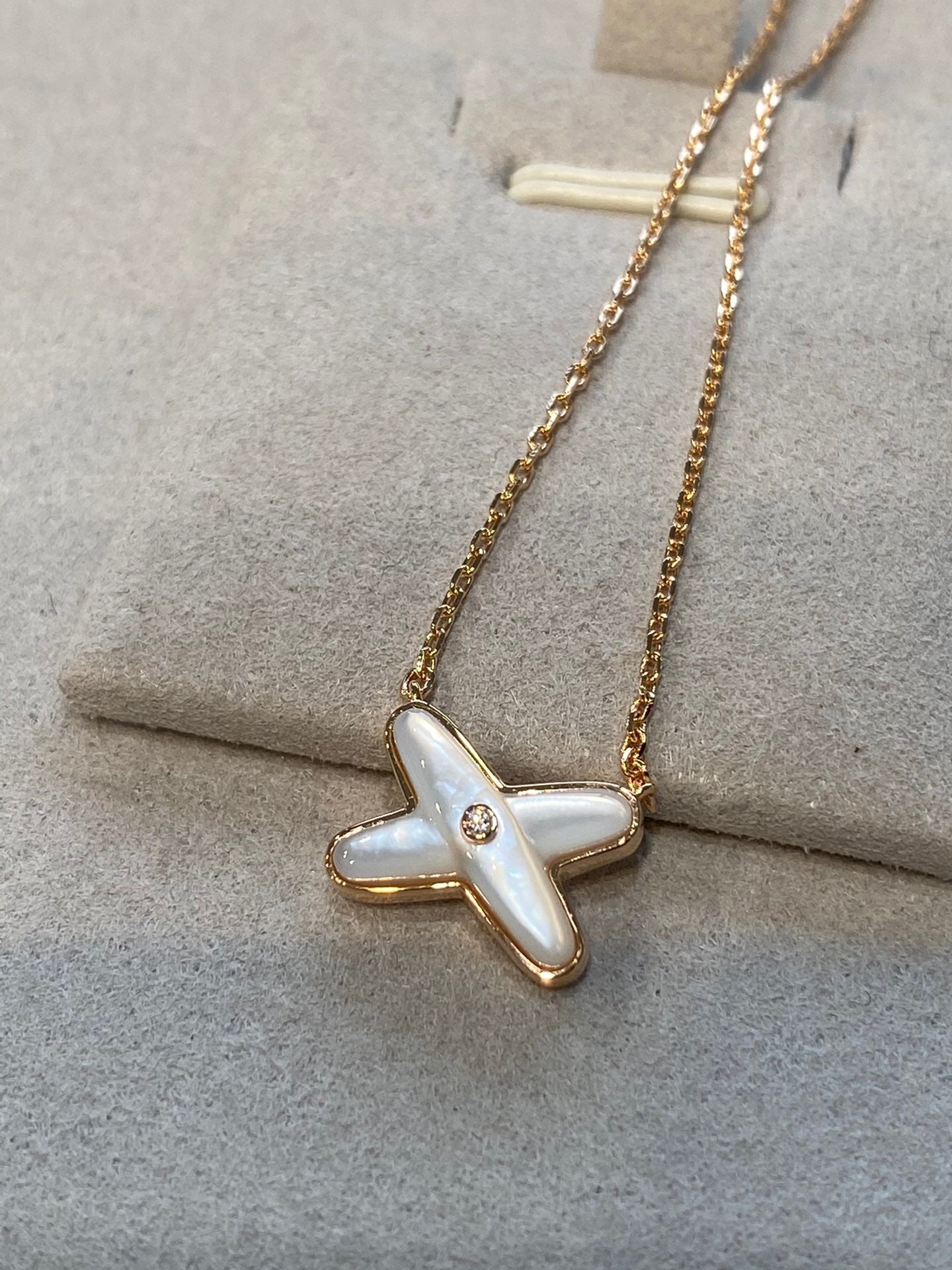 Cross Natural White Fritillaria Rose Gold Collar Necklace XLA93