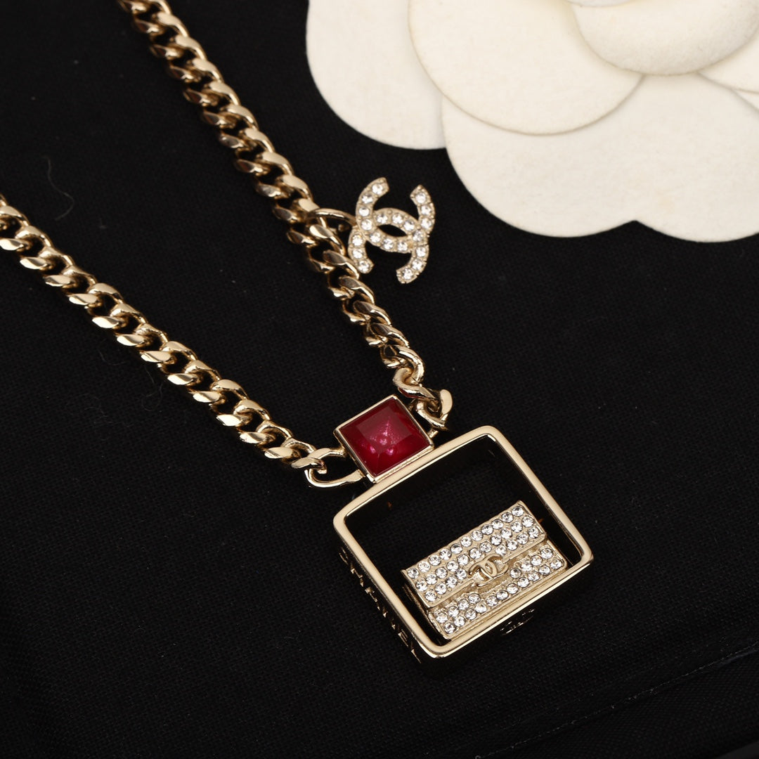 European Personality Red Diamond Hollow Bag Double C Gold Necklace XLA81