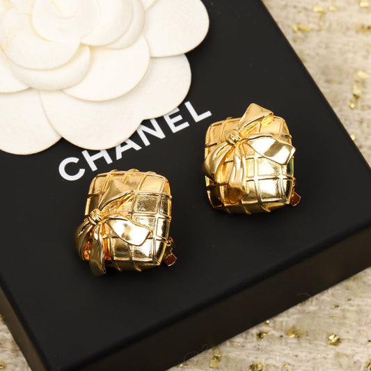 chanel medieval square gold fragrant bow ear clip eha103
