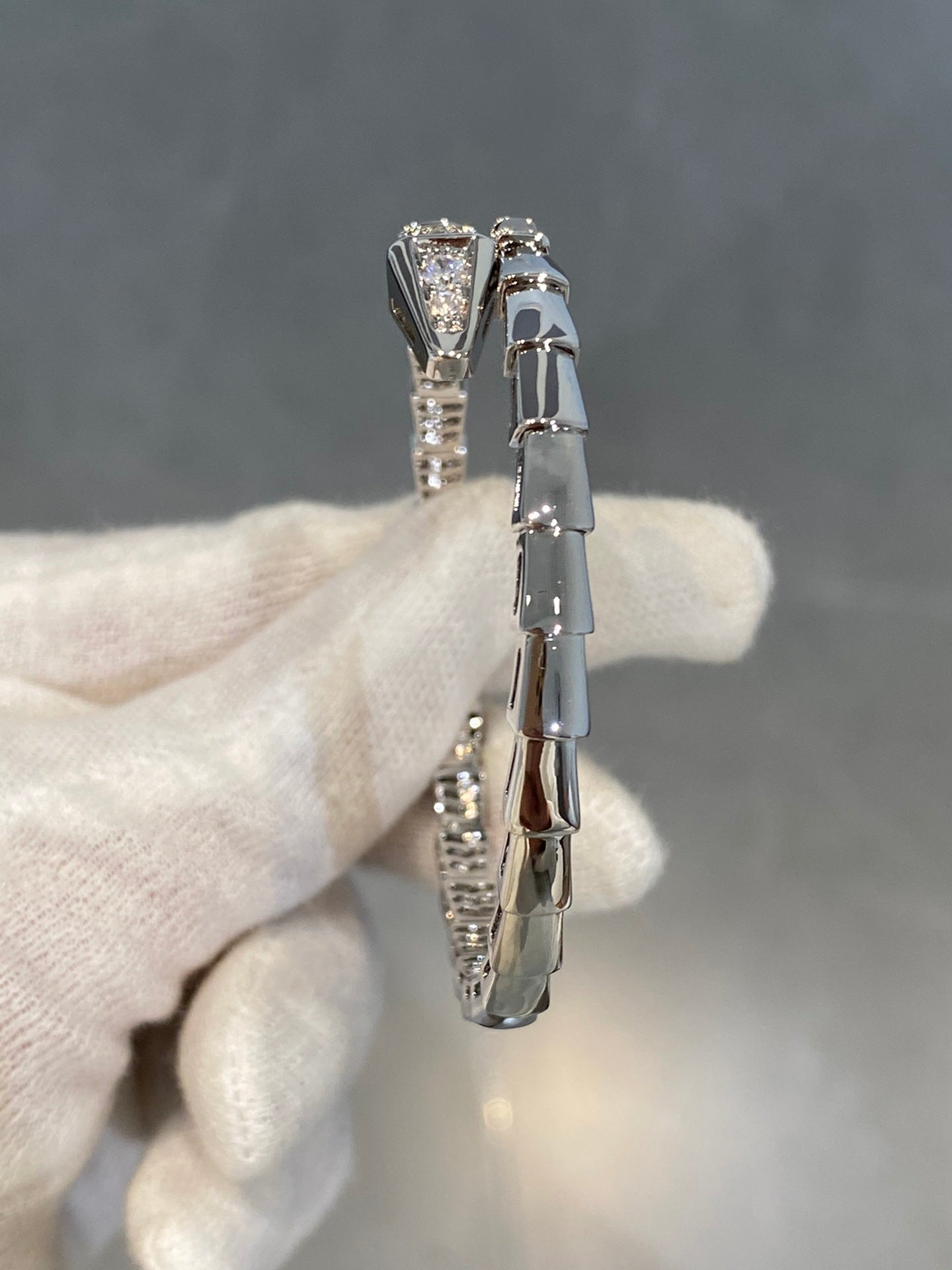 Luxury and minimalist silver diamond inlaid snake shaped bracelet SLA36