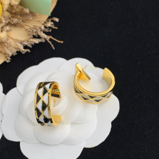 new trendy black and white checkerboard triangle enamel black and white block color earrings eha132